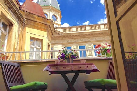 Karlsbrücke luxuriöse Wohnung mit Balkon