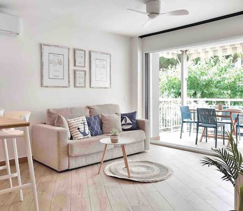 Top Airbnb: Cozy ocean view apartment in Cambrils in Cambrils