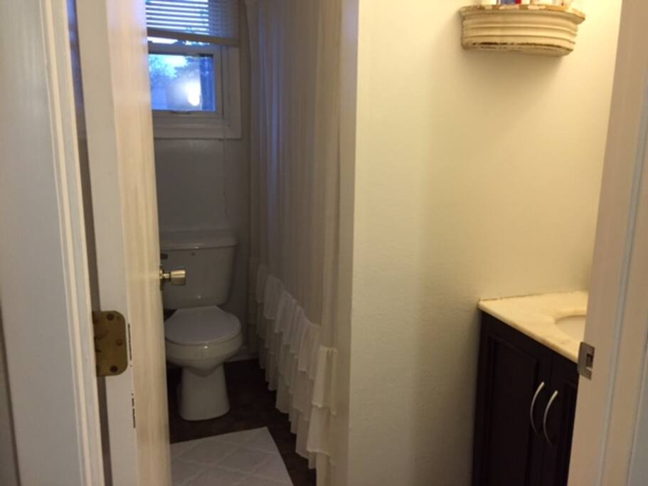 Upstairs full bathroom