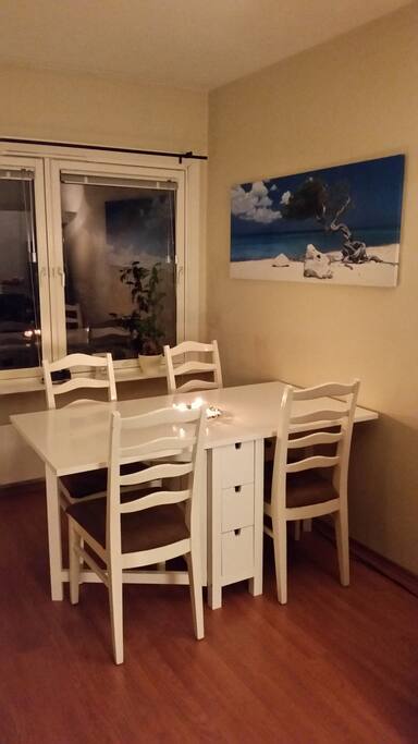 Nice table that can seat 4-5 people.