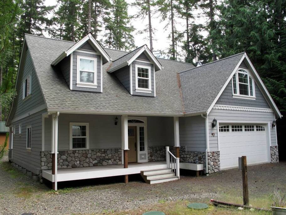 Vacation Retreat in Lake Community Houses for Rent in Shelton, Washington, United States