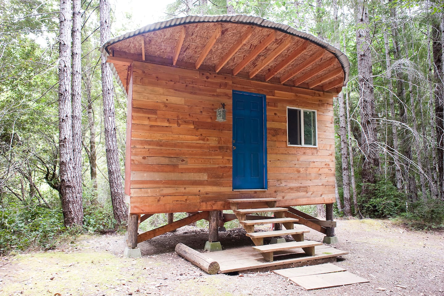 “Half Moon” Off-Grid Cabin | Marvelously Beautiful and Unique AirB&B Around the World “Half Moon” Off-Grid Cabin | 30 Marvelously Beautiful Airbnbs Around the World