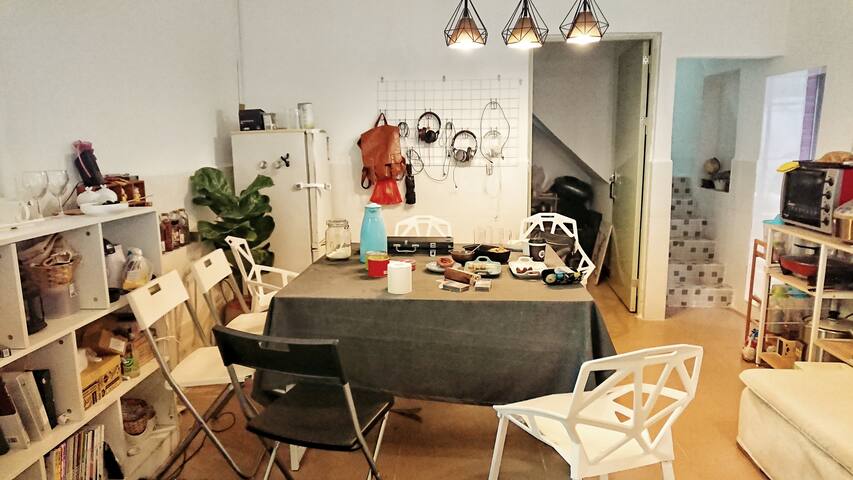 (Dust space - architect's home) Single old house with yard (warm second bedroom) / Green plant space / Baoan Airport / Hourui subway station / Love breakfast /