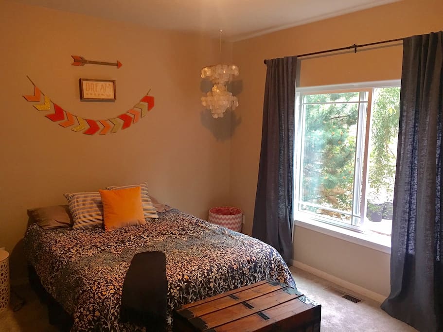 Guest bedroom