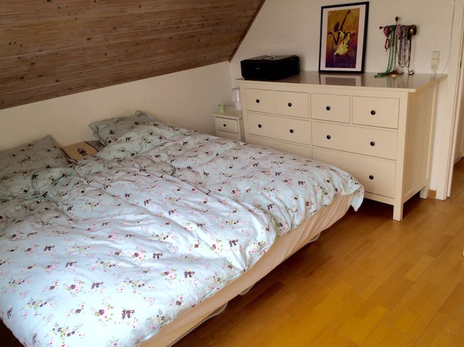 Main bedroom - 1: double bed 180cm x 200cm with ensuite bathroom.