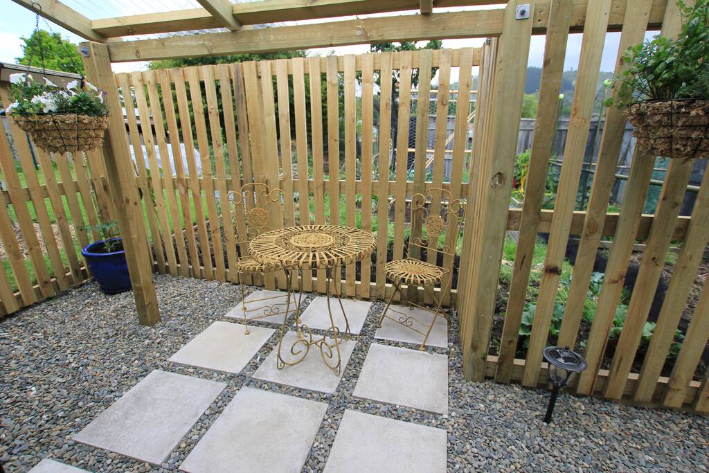 Sunny alfresco dining