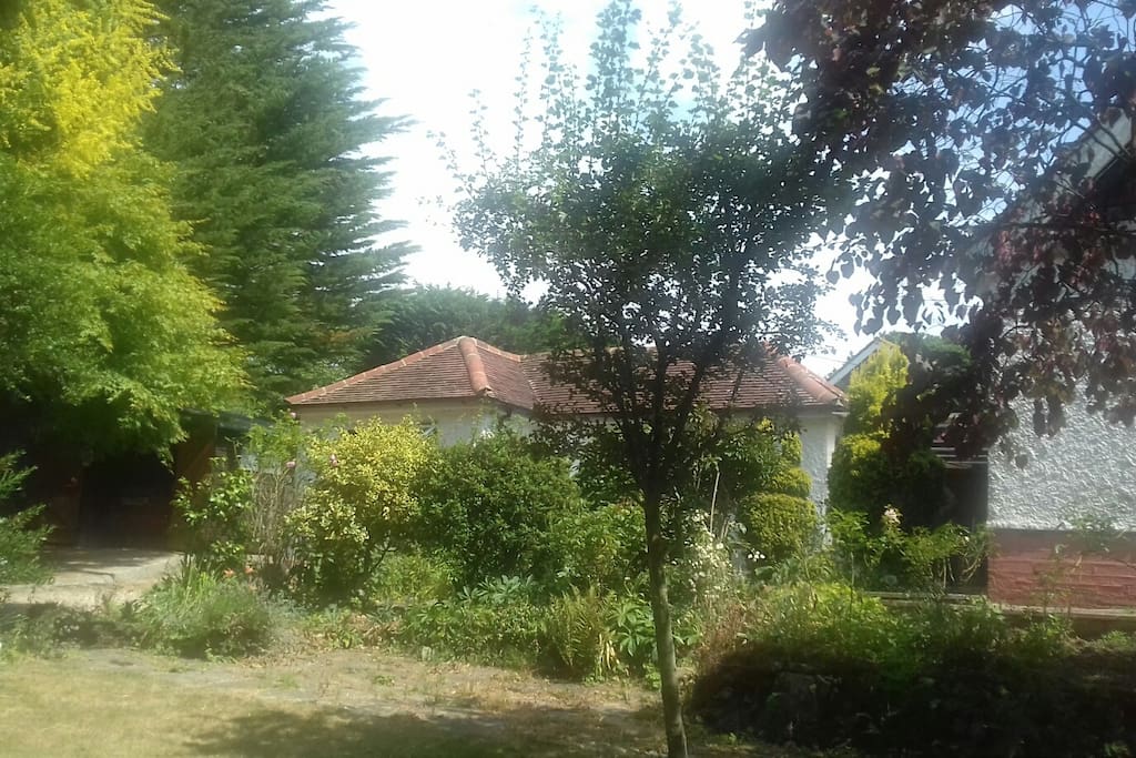 Annexe from the front garden