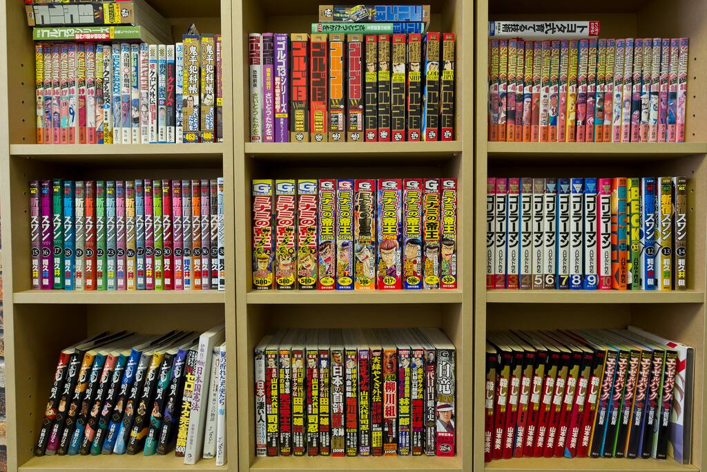 Over 100 manga you can read!