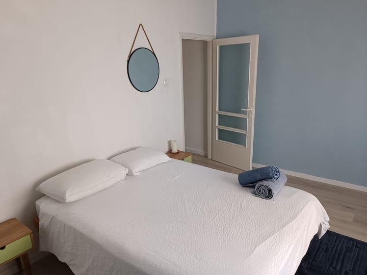 1 спалня с балкон с изглед към морето