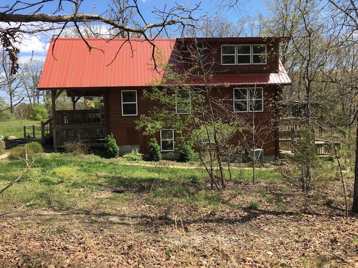 Ellen's Log Cabin with private mineral hot tub Cabins for Rent in