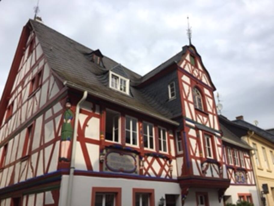 Haus Schwanen
Fachwerkhaus erbaut 1671. Stil: Barock mit Renaissance-Elementen