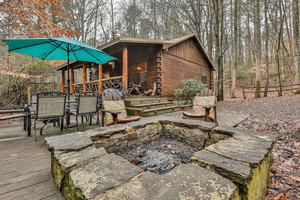 Creekside Log Cabin w/ Hot Tub, Fire Pit Cabins for Rent in Blue