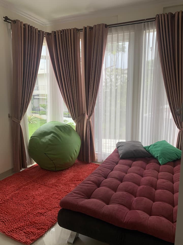 Chumba cha 2 ghorofa ya 2 mbele ya mwonekano wa nyumba 