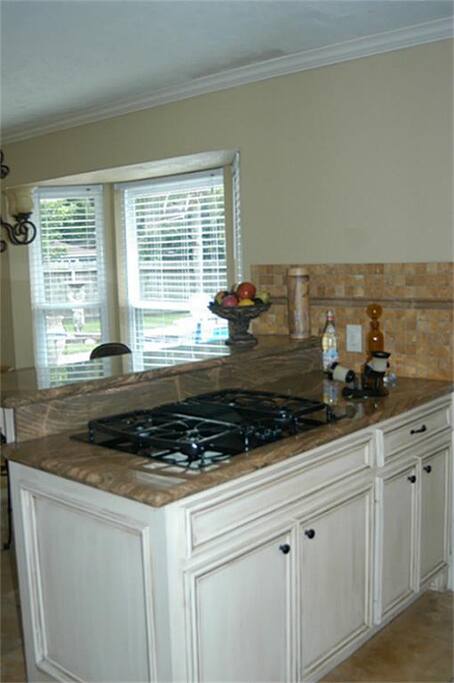 Kitchen (other view)