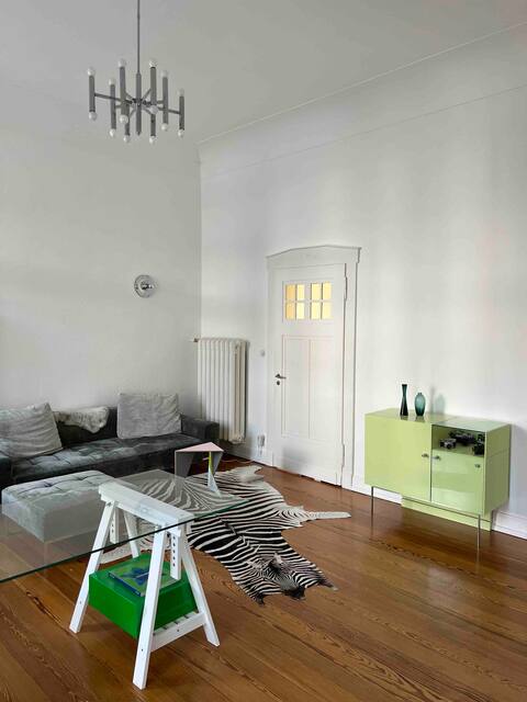Successful Airbnb property: Südstadt stylish old building apartment with terrace in Bonn
