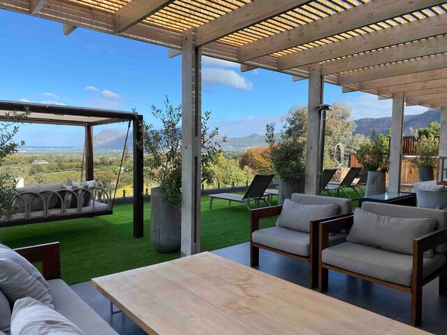 Constantia View Penthouse -two bed, two bath