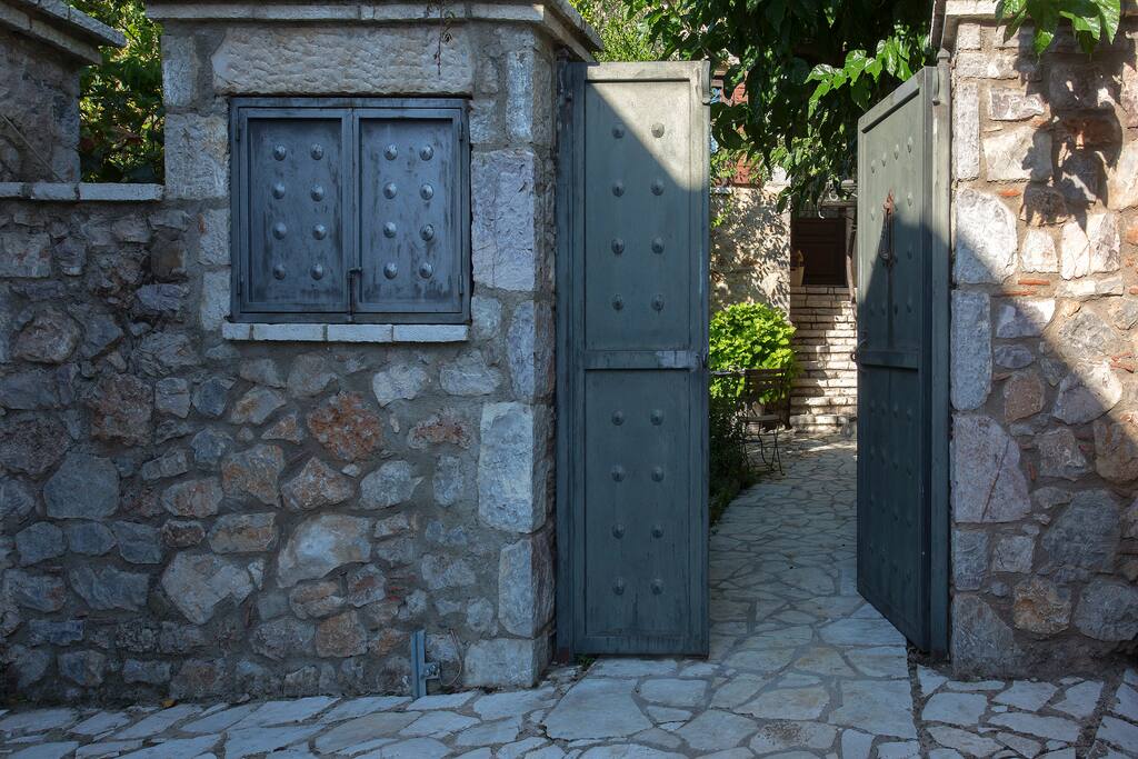Welcome to Villa Koromilies
