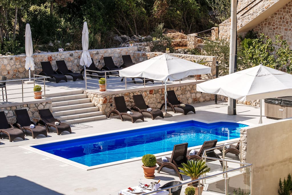 Poolanlage Familie Baroni