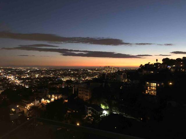 Hollywood Hills Home! City/OceanViews Pool & Sauna gallery image 2