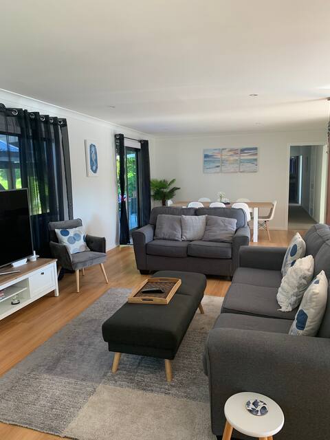 Shoalhaven Escape - Walk to Beach or River