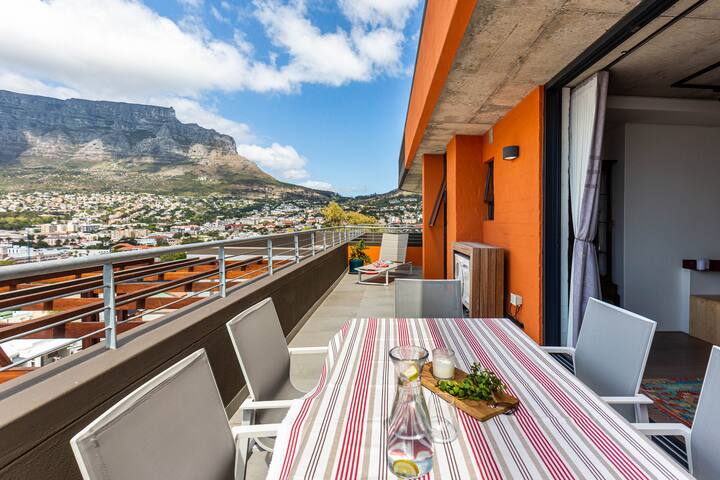 Contemporary Apartment with an Amazing Views gallery image 4