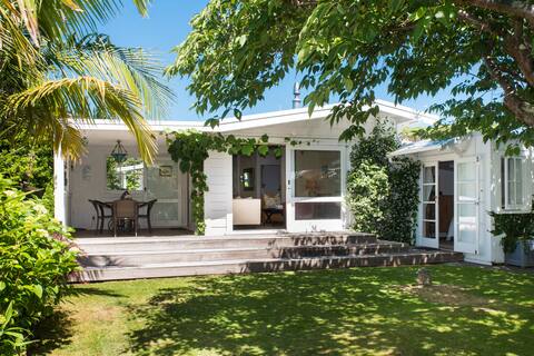 Kuku Cottage, Coastal Getaway