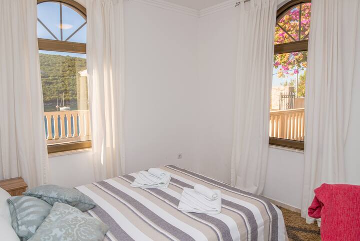 غرفة النوم الرئيسية