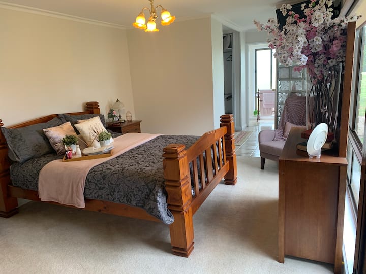 Chumba cha kulala cha Master na kilicho na kila kitu