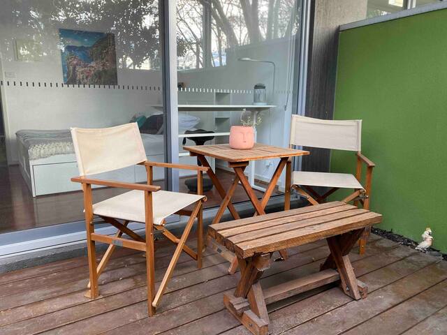 Large private courtyard on quiet St Kilda Hill