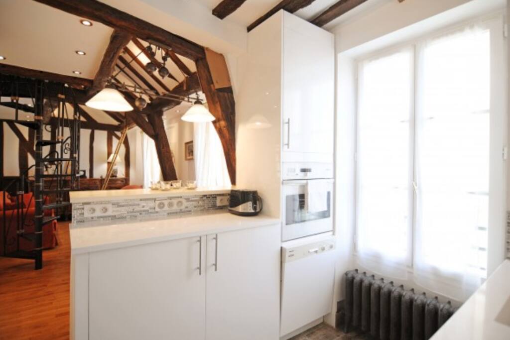 CUISINE AVEC FRIGO CONGELATEUR M A LAVER FOUR