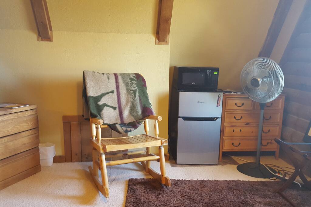 2nd photo of large room