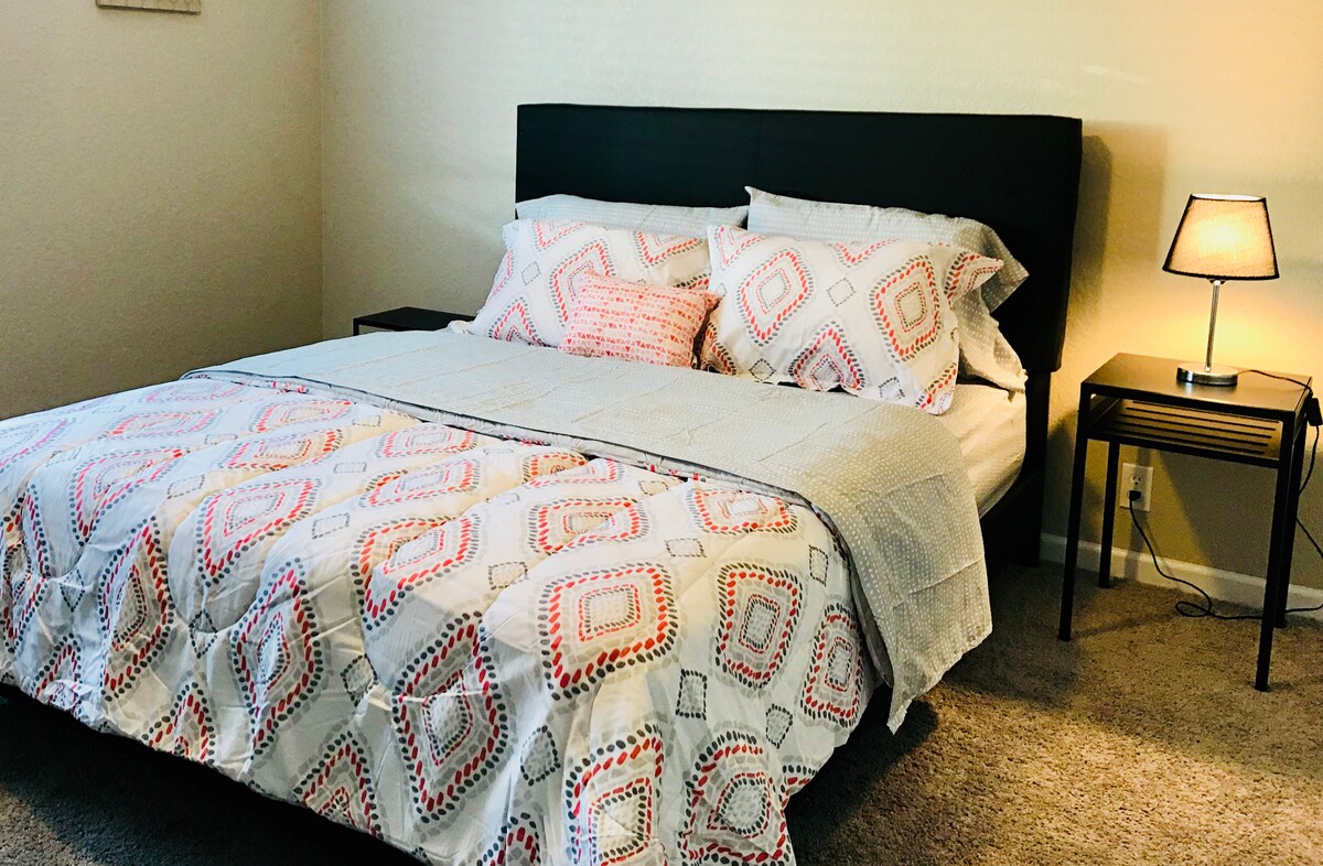 Bedroom 4 - Queen Bed