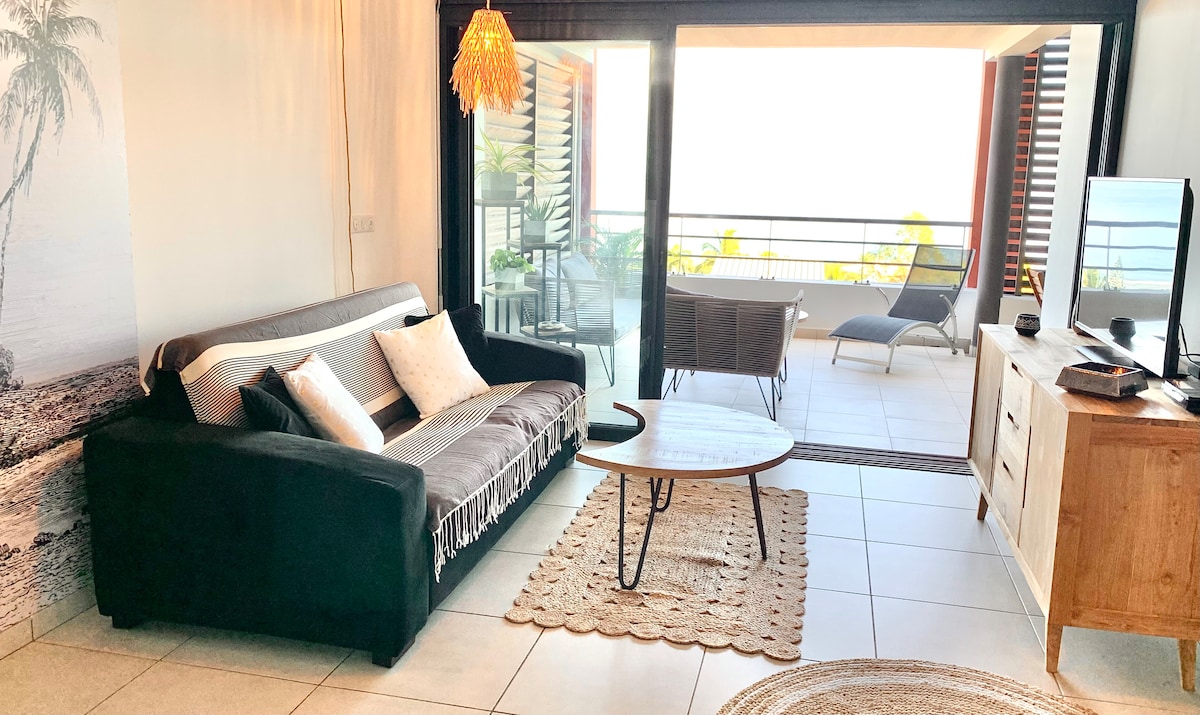 Annonce Airbnb populaire: Sea View Apartment in Luxury Residence & Pool à La Réunion