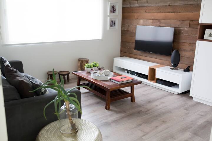 Modern Home, Sea Point, Perfect for holiday season gallery image 3