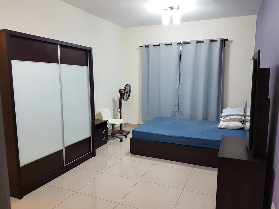 Master bedroom - attached bathroom