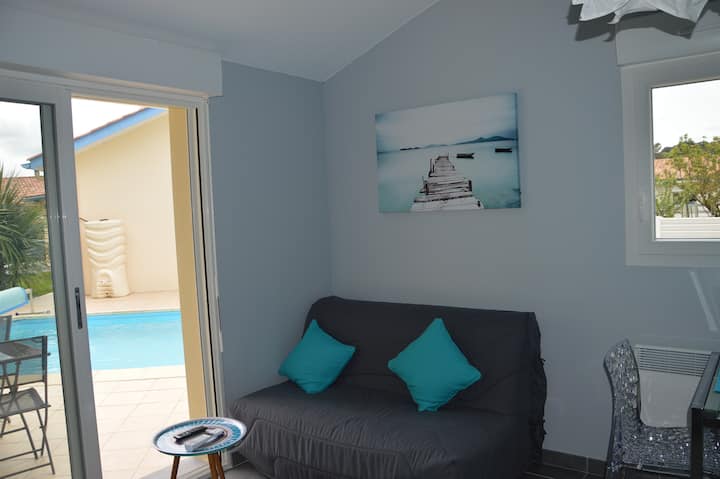 Sala de estar com sofá-cama BZ