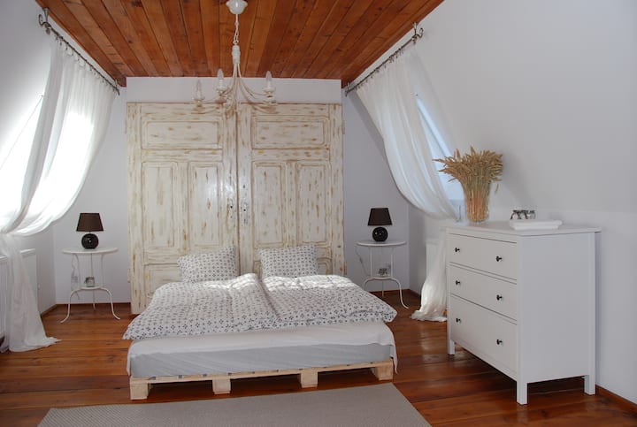 קומה שנייה בחדר השינה