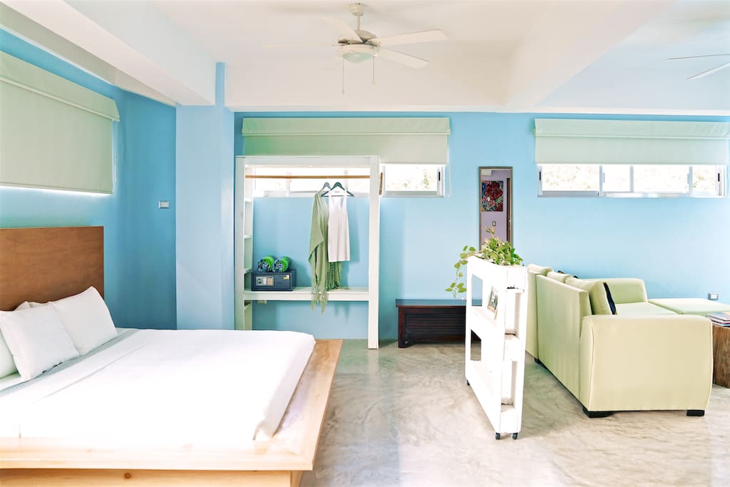 lots of light, open closets and creative details