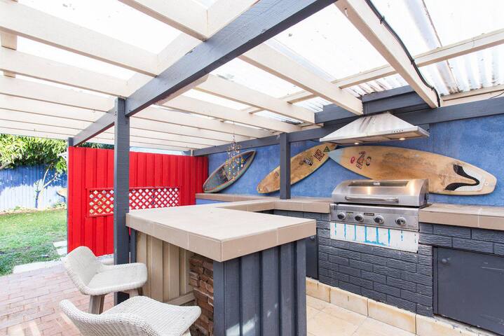 Easy Living at 14 Daphne Street gallery image 5