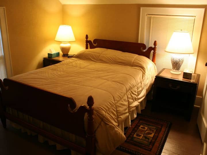 SE Bedroom-Queen