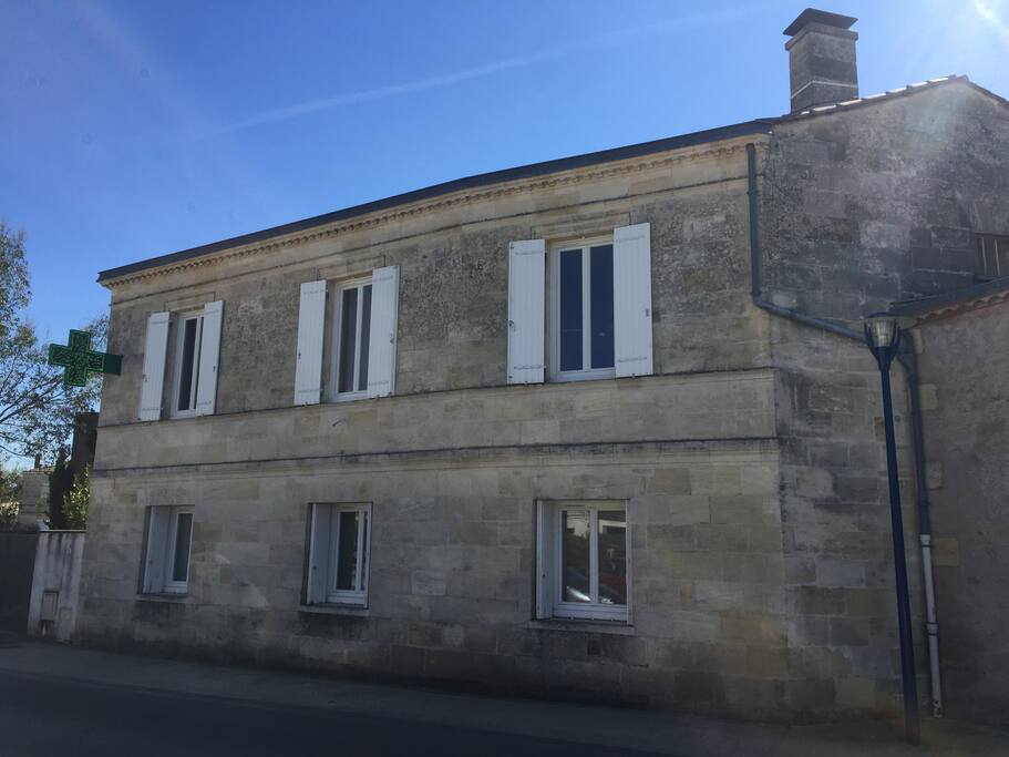 Façade côté rue.