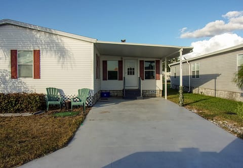 Beautiful Vacation Home 4 Miles from Disney