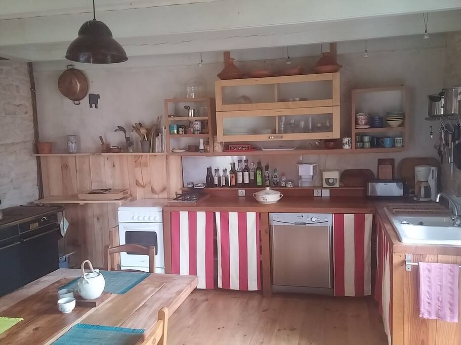 Cuisine au grand plan de travail