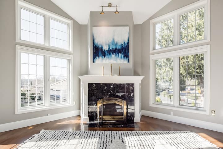 Resplendent Lakeside Community Home by Microsoft