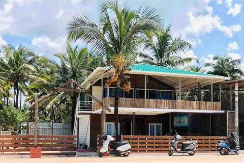 BlueWaves -Beach cottage malpe beach