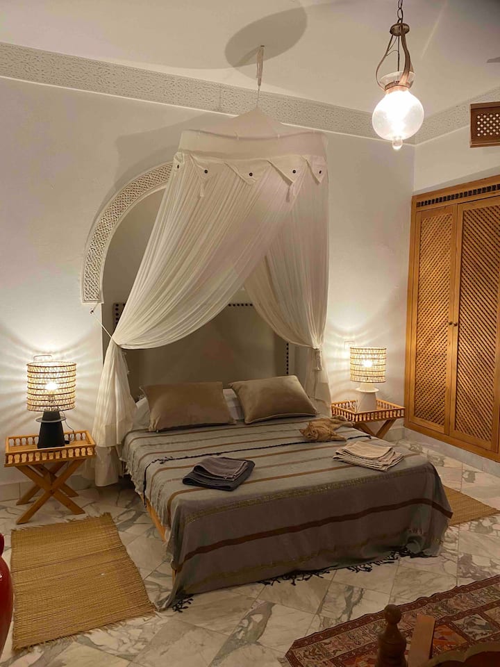 Chumba cha Kaisari kwenye ghorofa ya  1 kilicho na vyandarua vya mbu