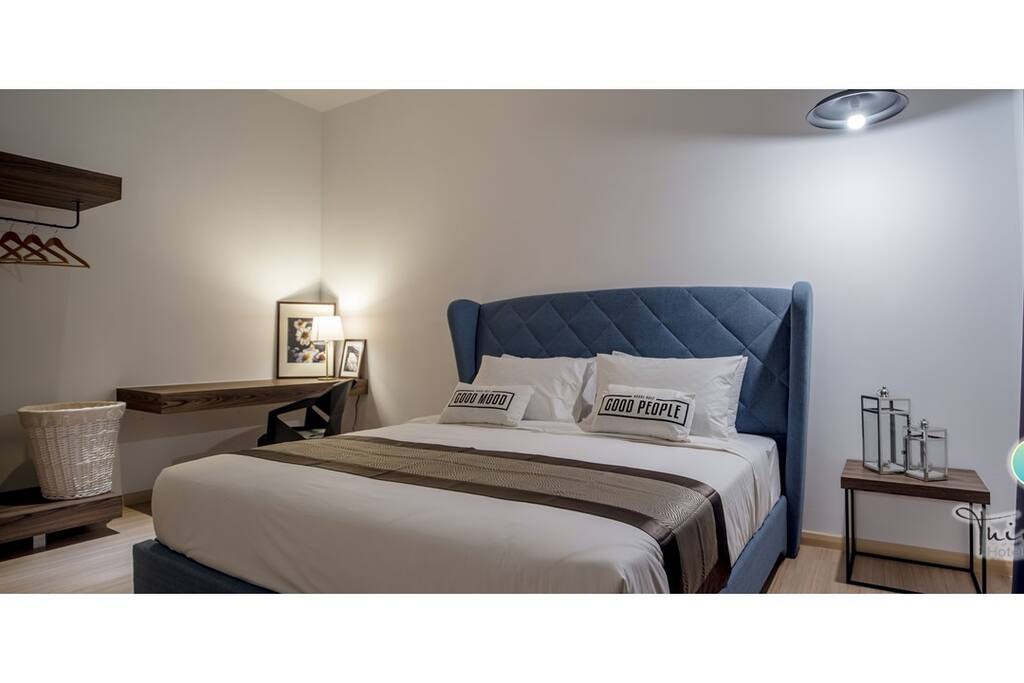 A modern design with a warm light ,make you relax a whole day.