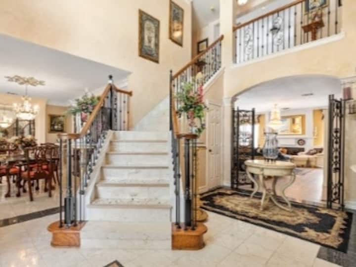 ENJOY RESORT STYLE LUXURY AT THE ESTATE HOME Houses for Rent in