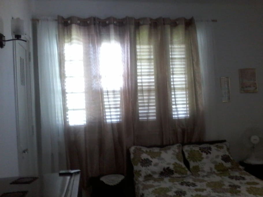 Ventanal y cortinas