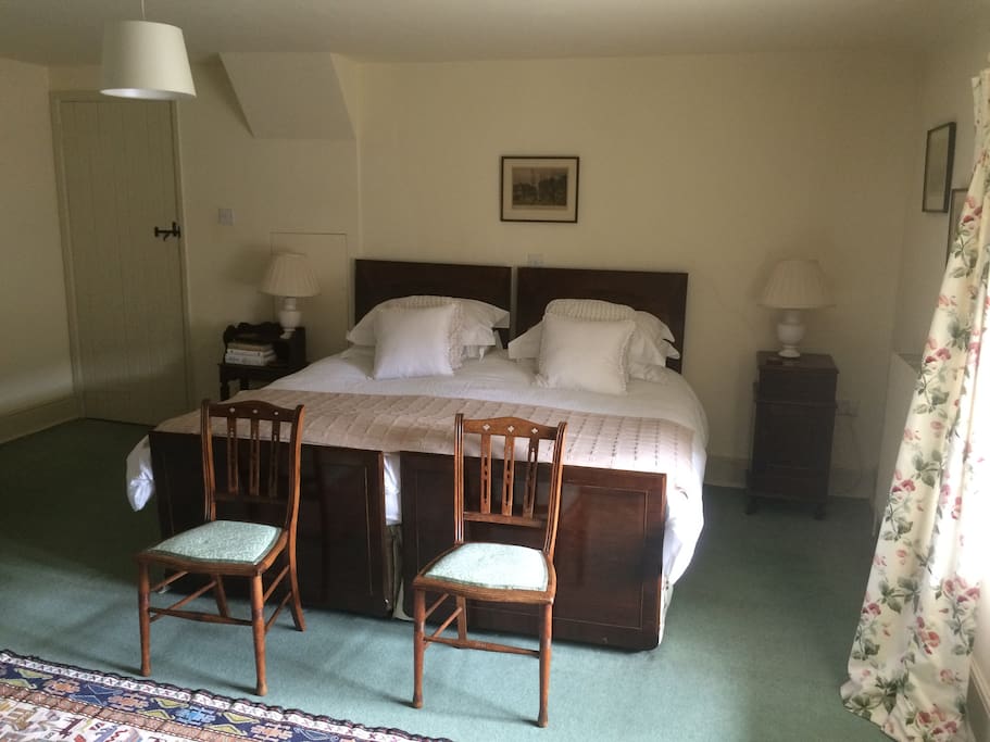 Large double room with super king sized bed
